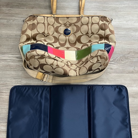 Coach (genuine) diaper bag or shoulder bag - Picture 3 of 4